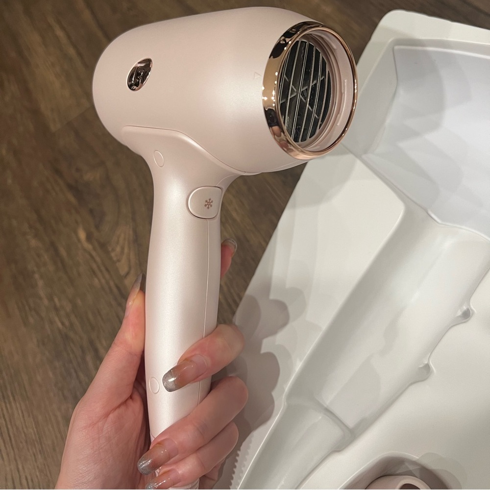 T3 FIT compact hair dryer